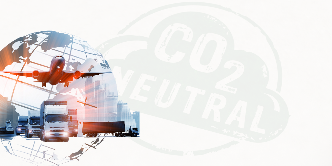 Weltkugel mit verschiedenen Transportmittel und CO2 neutrales Logo im Hintergrund